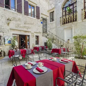 Palace Derossi 3* Trogir